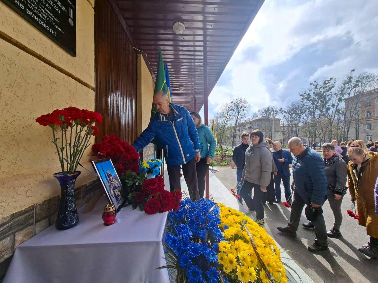 Відкрили меморіальні дошки чотирьом захисникам у місті: Новини Харкова
